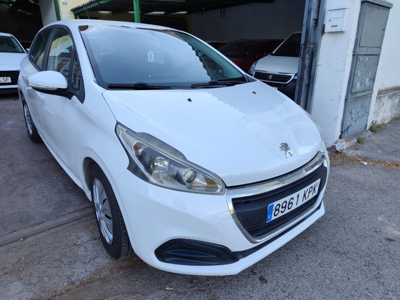 Foto 2 de PEUGEOT 208 5P ACTIVE BlueHDi 73kW 100CV