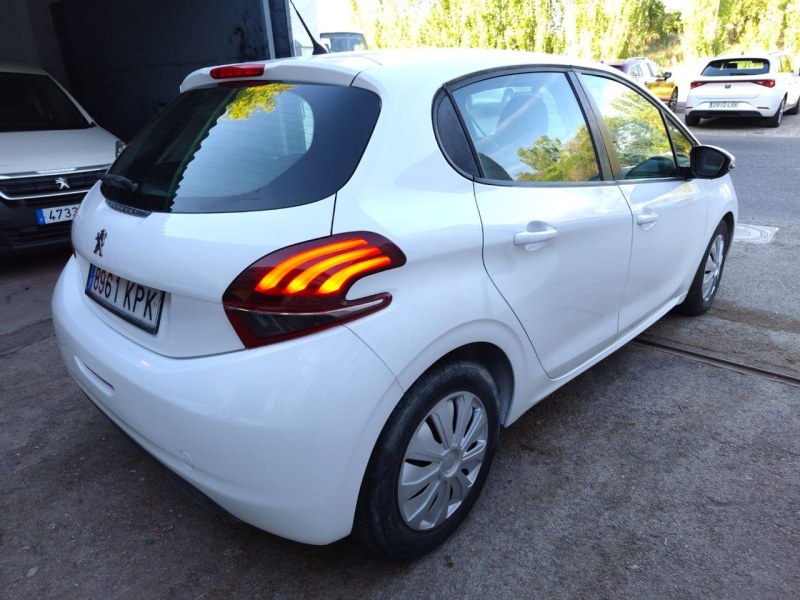 Foto 4 de PEUGEOT 208 5P ACTIVE BlueHDi 73kW 100CV