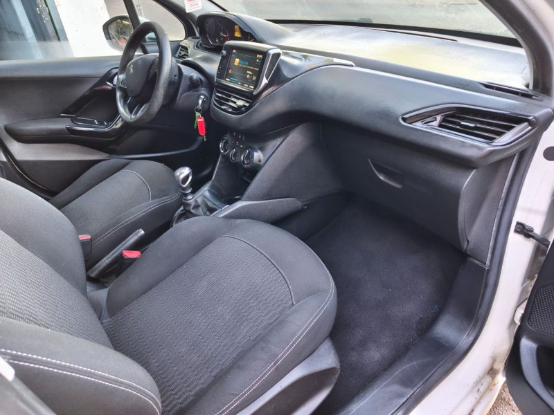 Foto 5 de PEUGEOT 208 5P ACTIVE BlueHDi 73kW 100CV