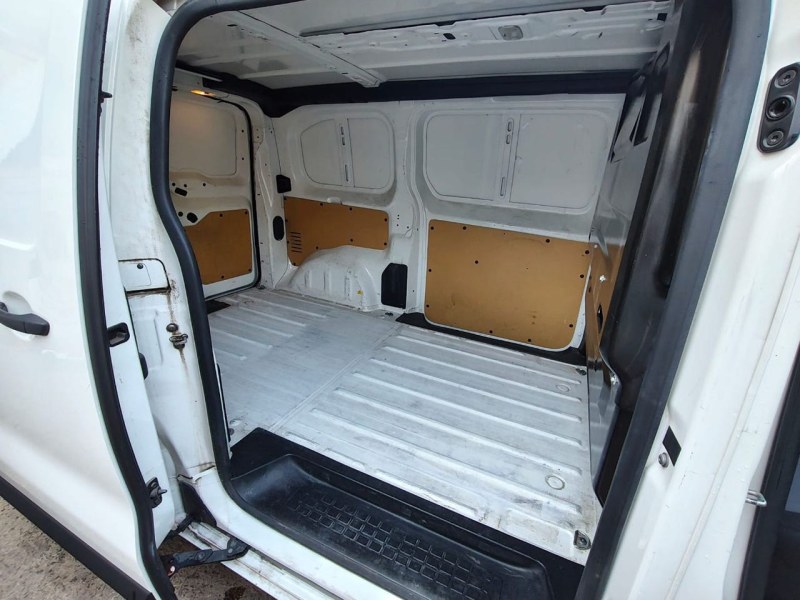 Foto 8 de CITROEN Jumpy Talla M BlueHDi 85KW 115CV 6v Confort