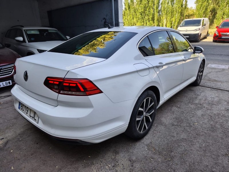 Foto 3 de VOLKSWAGEN Passat Executive 2.0 TDI 110kW 150CV DSG