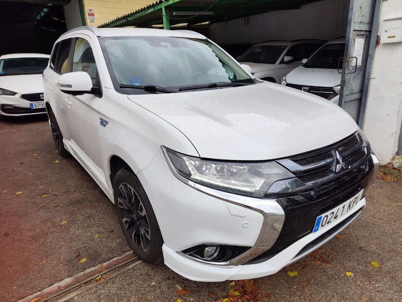 Foto 2 de MITSUBISHI Outlander 2.0 PHEV Kaiteki Auto 4WD
