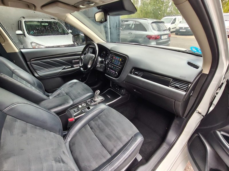 Foto 6 de MITSUBISHI Outlander 2.0 PHEV Kaiteki Auto 4WD