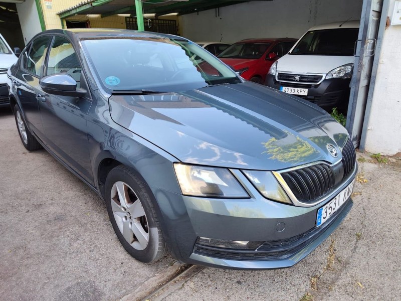 Foto 2 de SKODA Octavia 2.0 TDI CR 110KW 150CV DSG Ambition