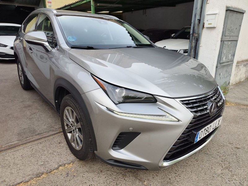 Foto 2 de LEXUS NX 2.5 300h Business Navigation 2WD