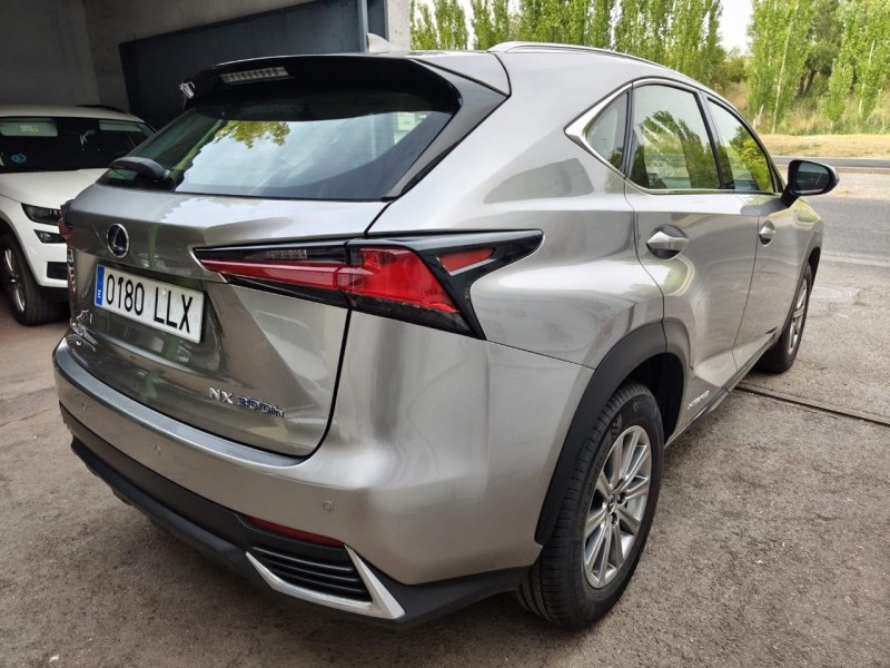 Foto 3 de LEXUS NX 2.5 300h Business Navigation 2WD