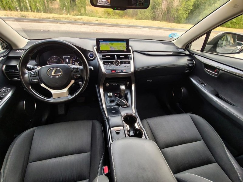 Foto 5 de LEXUS NX 2.5 300h Business Navigation 2WD