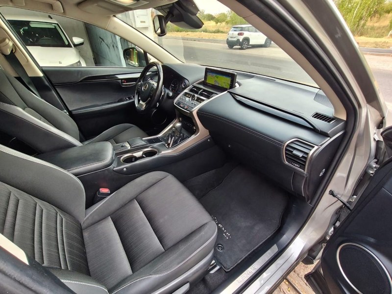 Foto 7 de LEXUS NX 2.5 300h Business Navigation 2WD