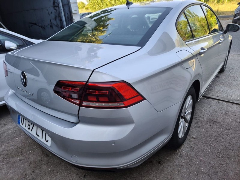 Foto 3 de VOLKSWAGEN Passat Business 2.0 TDI 110kW 150CV