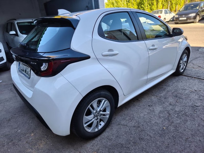 Foto 4 de TOYOTA Yaris 1.5 120H Active Plus