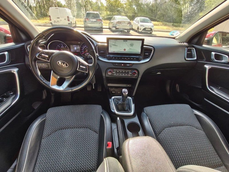 Foto 8 de KIA Ceed Tourer Tourer 1.6 MHEV 100kW Tech DCT