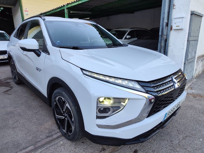 Foto 2 de MITSUBISHI Eclipse Cross 2.4 PHEV Kaiteki Auto 4WD
